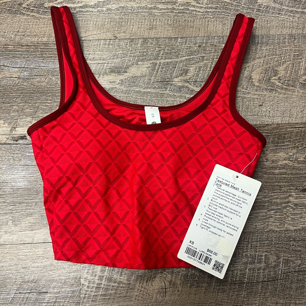 Lululemon red textured mesh tennis tank size xs